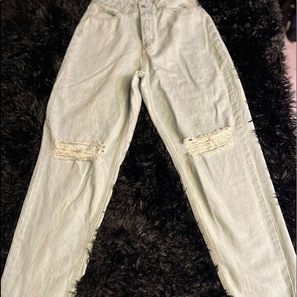 SHEIN ~ M ~ 6 ~ Light Wash ~ High Rise ~ Distressed ~ Boyfriend Jeans ~ EUC - Picture 2 of 7